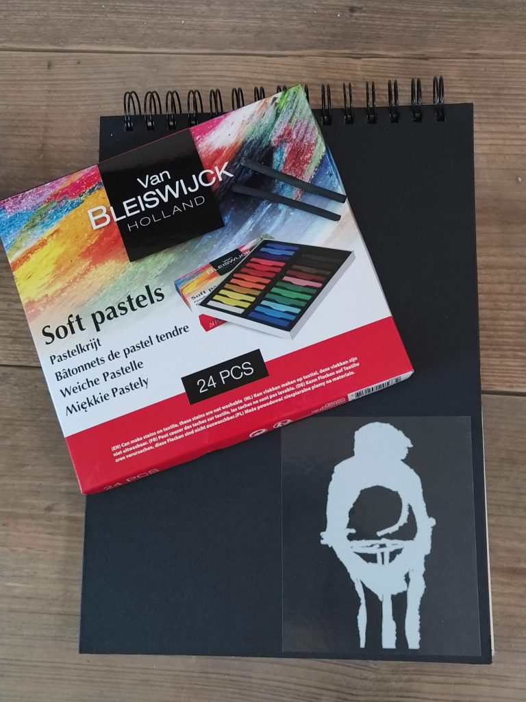 Art Journaling starters pakket met een schetsboek, pastelkrijten en houtskool